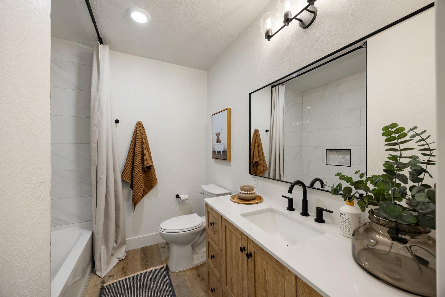 Detail Gallery Image 13 of 40 For 3815 64th St, Sacramento,  CA 95820 - 3 Beds | 2 Baths