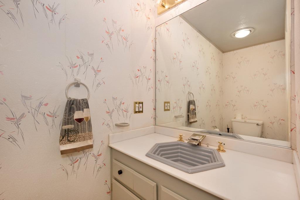 Detail Gallery Image 22 of 37 For 8784 Bluff Ln, Fair Oaks,  CA 95628 - 3 Beds | 2/1 Baths