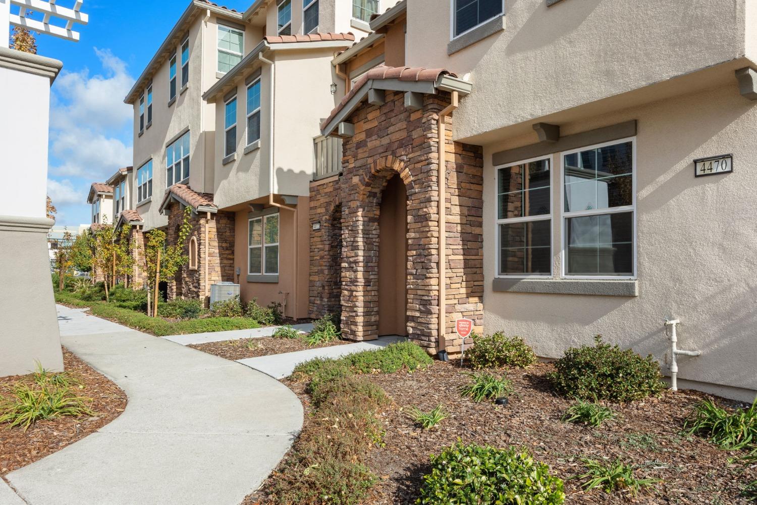 Detail Gallery Image 4 of 39 For 4470 Louvre Ln, Sacramento,  CA 95834 - 3 Beds | 2/1 Baths