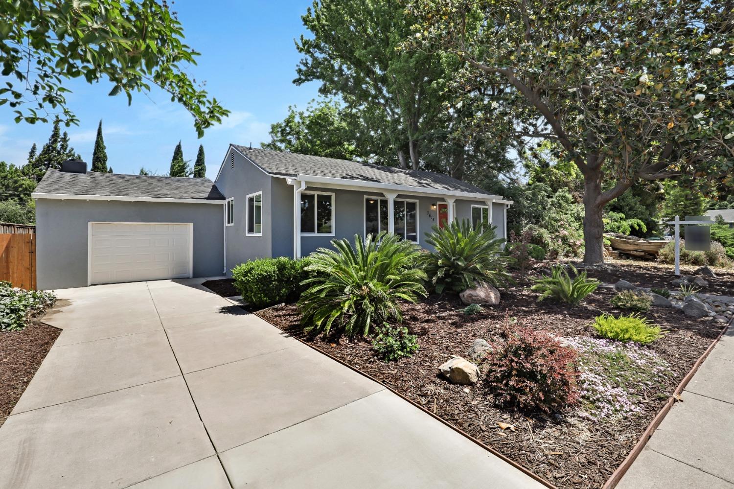 Detail Gallery Image 1 of 30 For 3615 Monterey Ct, Stockton,  CA 95204 - 3 Beds | 2 Baths