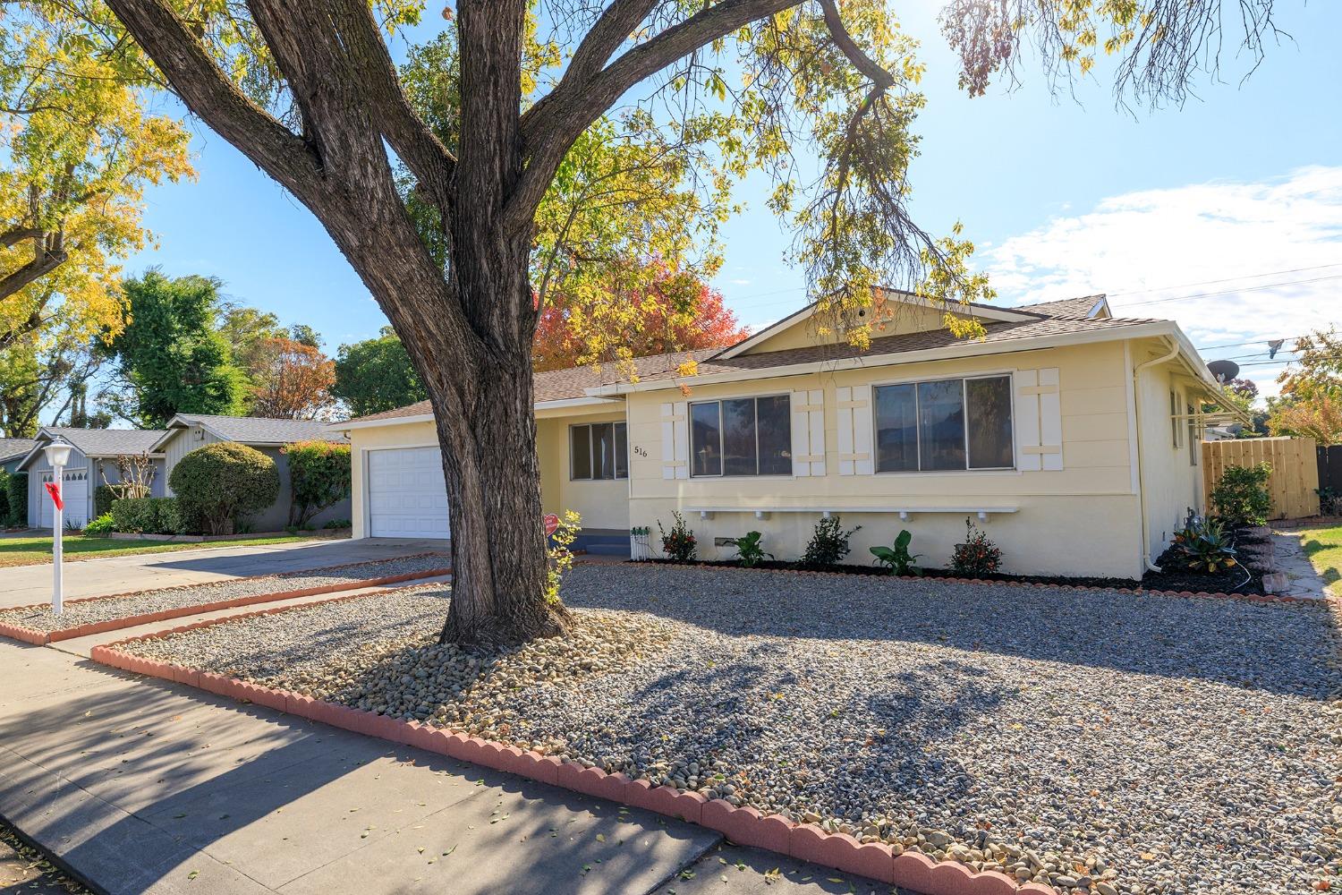 Detail Gallery Image 2 of 47 For 516 Tokay Ave, Modesto,  CA 95350 - 3 Beds | 2 Baths