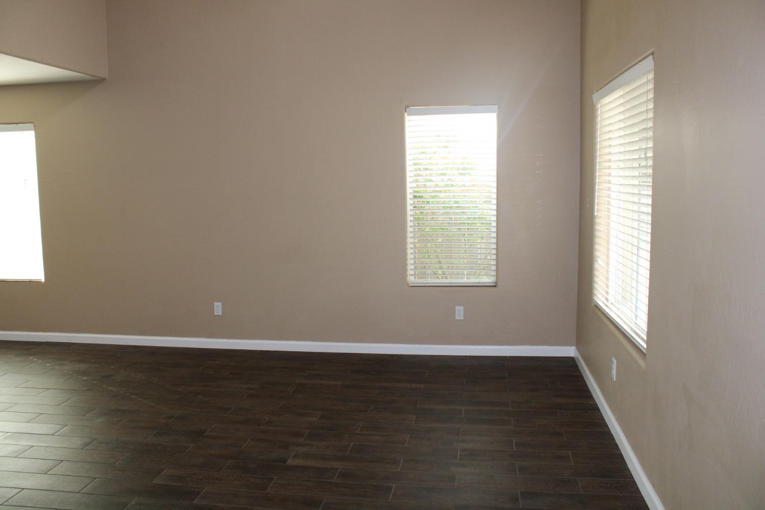 Detail Gallery Image 5 of 42 For 5801 W Dayton Ave, Fresno,  CA 93722 - 4 Beds | 2/1 Baths