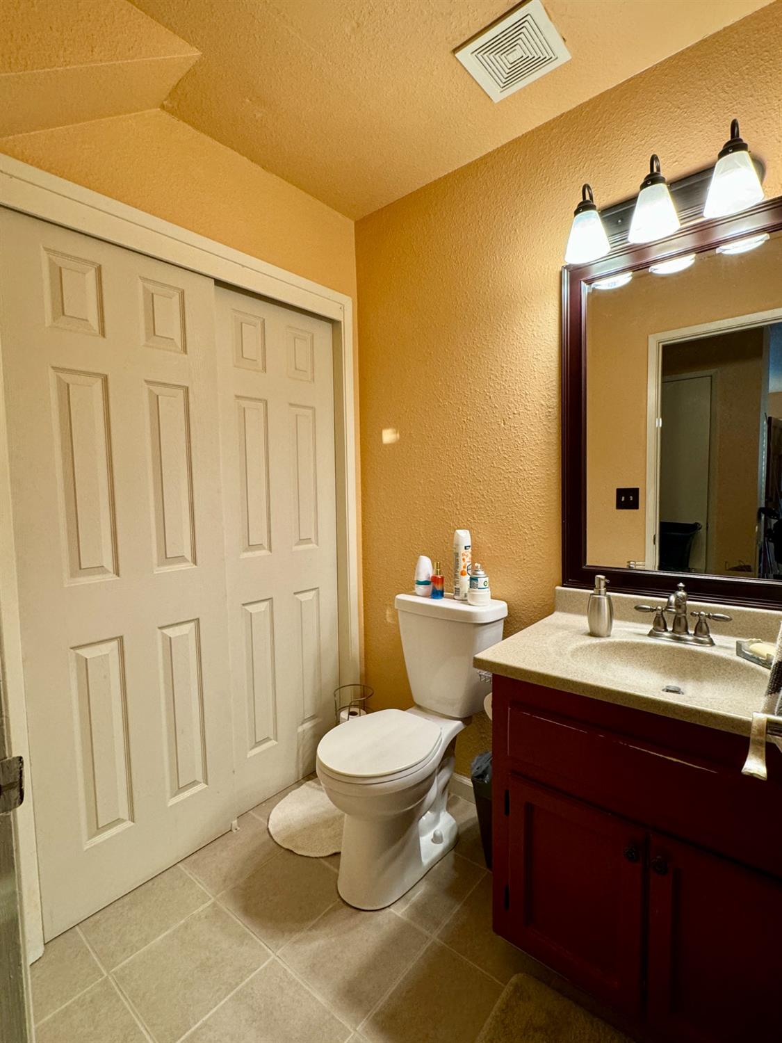 Detail Gallery Image 11 of 26 For 2112 Mount Vernon Dr #D,  Modesto,  CA 95350 - 3 Beds | 1/1 Baths