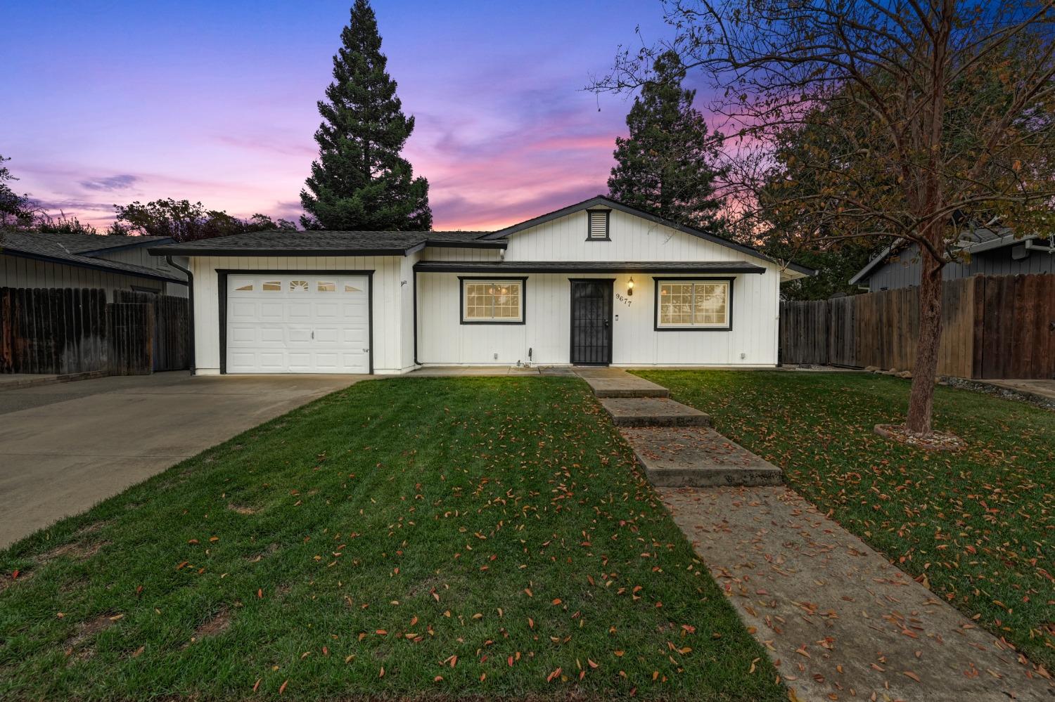 Detail Gallery Image 1 of 27 For 9677 Mardelle Way, Elk Grove,  CA 95624 - 3 Beds | 1/1 Baths