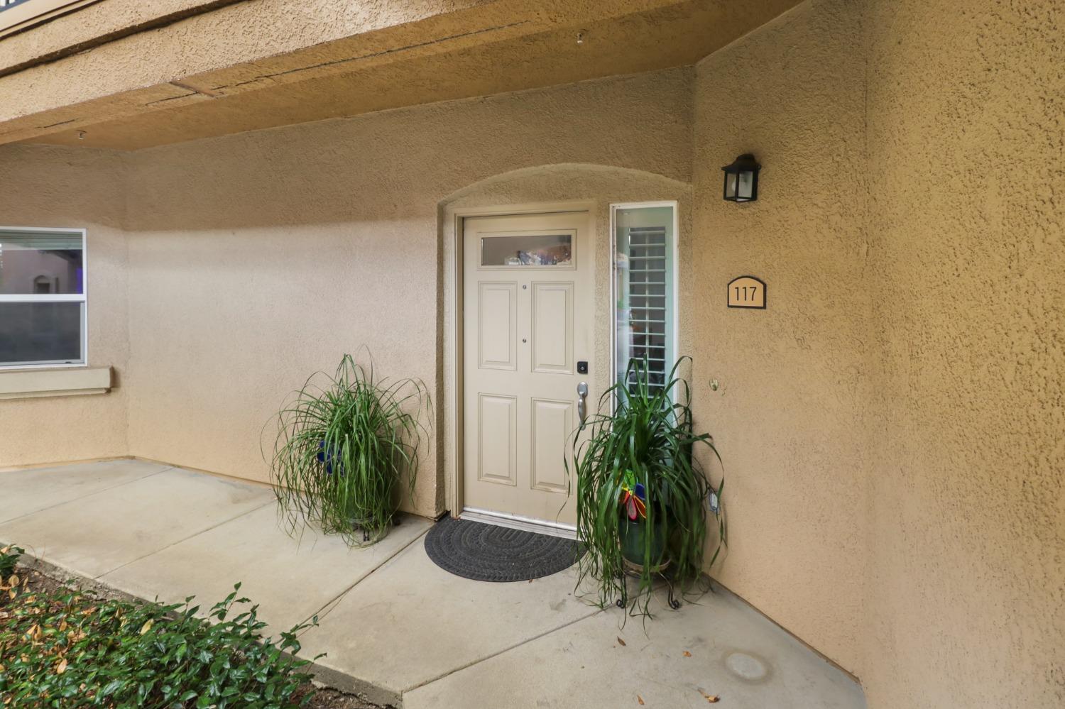 Detail Gallery Image 3 of 22 For 1900 Danbrook Dr #117,  Sacramento,  CA 95835 - 1 Beds | 1 Baths