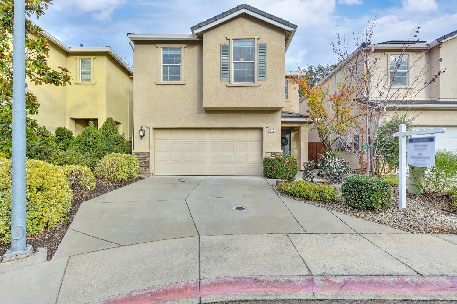 Detail Gallery Image 1 of 63 For 717 Loomis Cir, Folsom,  CA 95630 - 3 Beds | 2/1 Baths