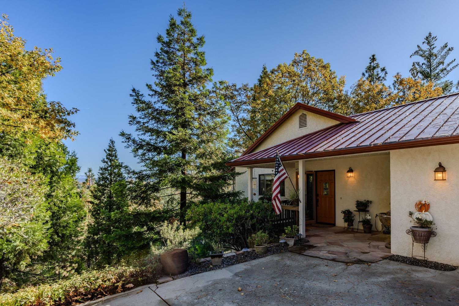 Detail Gallery Image 11 of 64 For 21130 Vista Amorosa Ct, Pine Grove,  CA 95665 - 4 Beds | 2/1 Baths