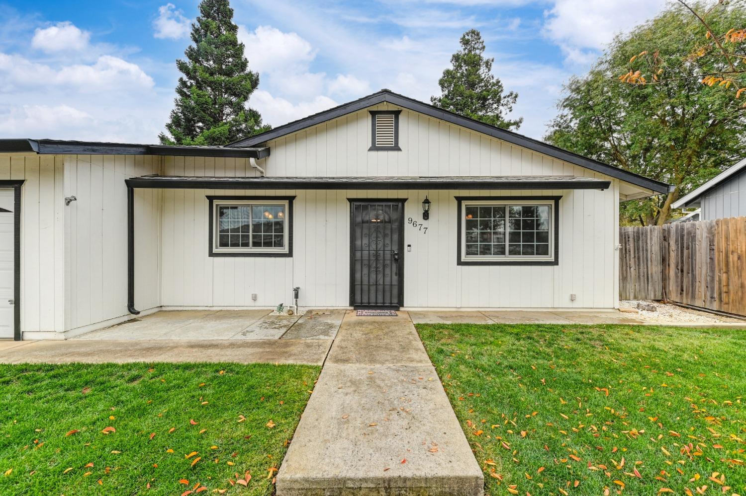 Detail Gallery Image 3 of 27 For 9677 Mardelle Way, Elk Grove,  CA 95624 - 3 Beds | 1/1 Baths