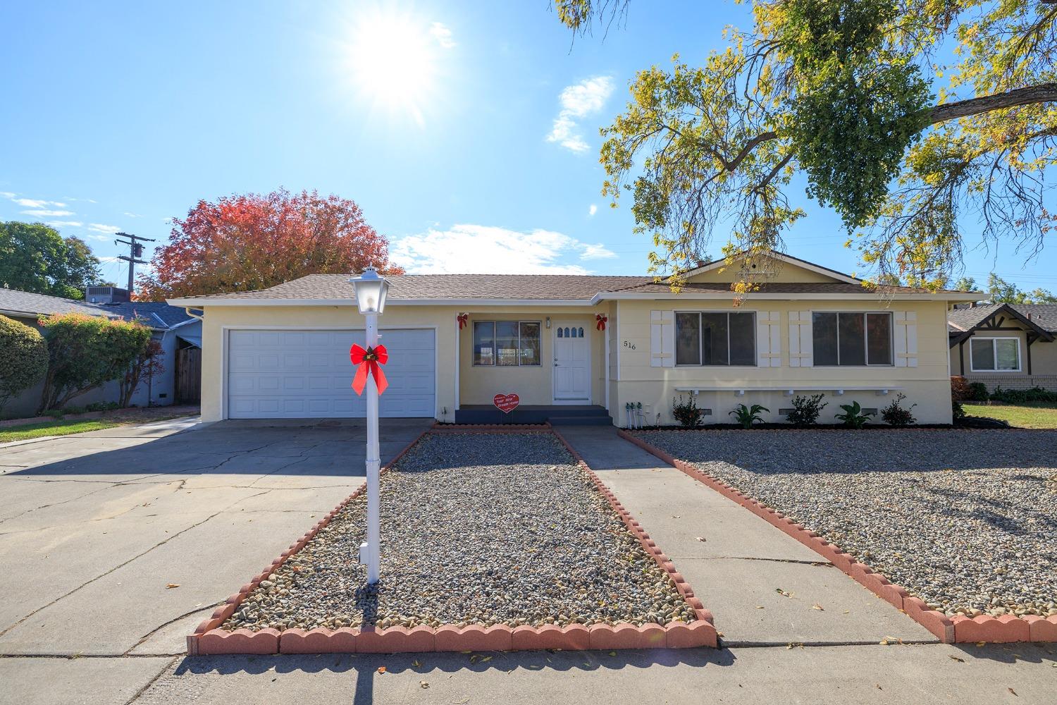 Detail Gallery Image 1 of 47 For 516 Tokay Ave, Modesto,  CA 95350 - 3 Beds | 2 Baths