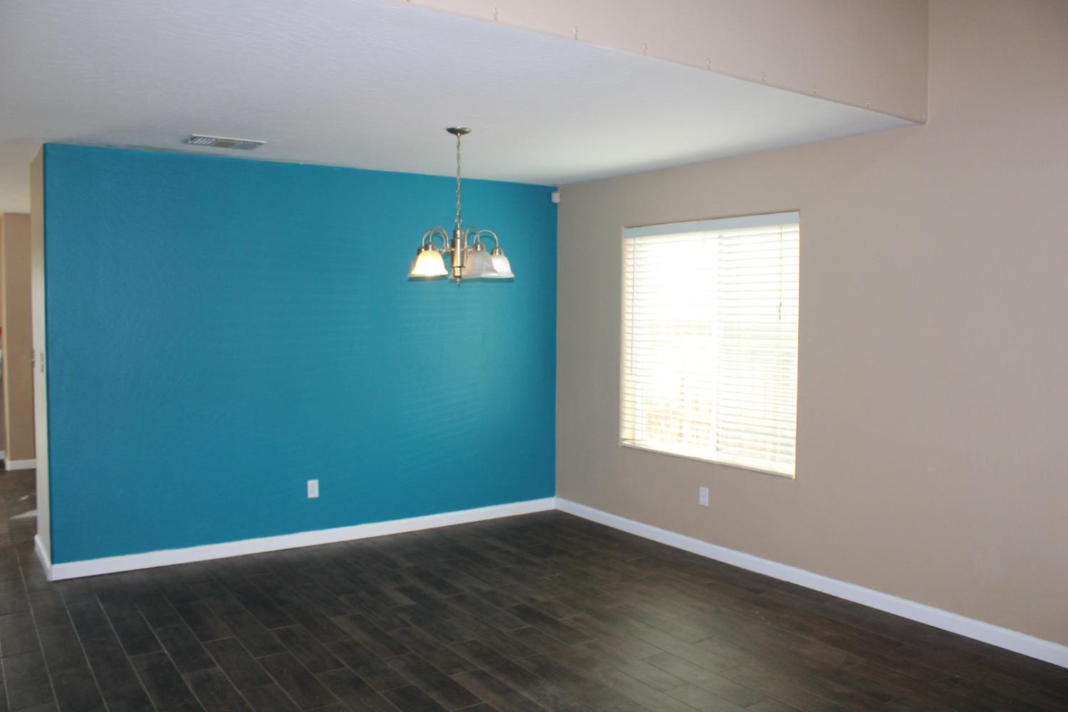 Detail Gallery Image 7 of 42 For 5801 W Dayton Ave, Fresno,  CA 93722 - 4 Beds | 2/1 Baths