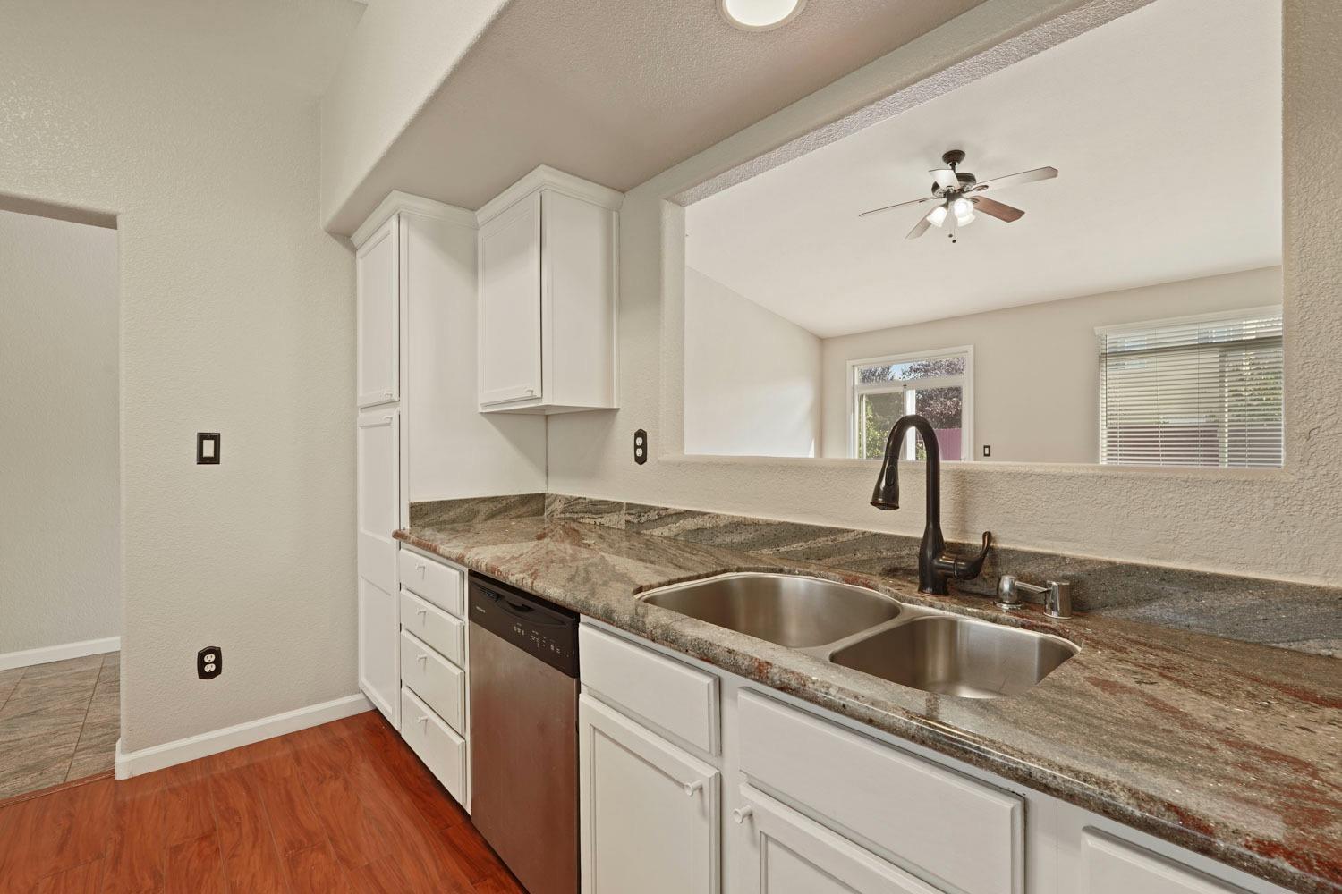 Detail Gallery Image 12 of 47 For 9328 Snow Creek Ct, Stockton,  CA 95212 - 3 Beds | 2 Baths