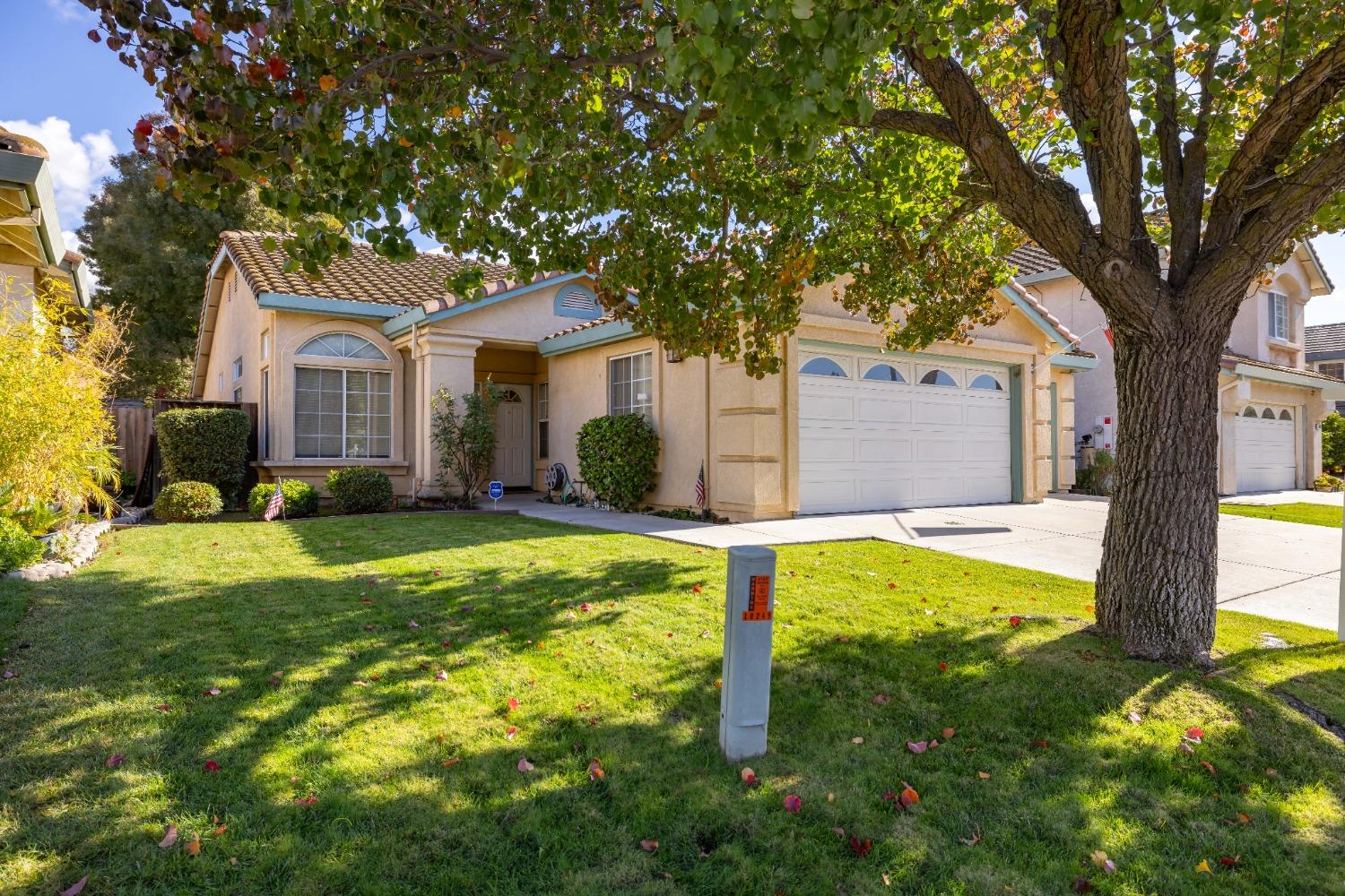 Detail Gallery Image 1 of 44 For 10249 Point Reyes Cir, Stockton,  CA 95209 - 4 Beds | 2 Baths