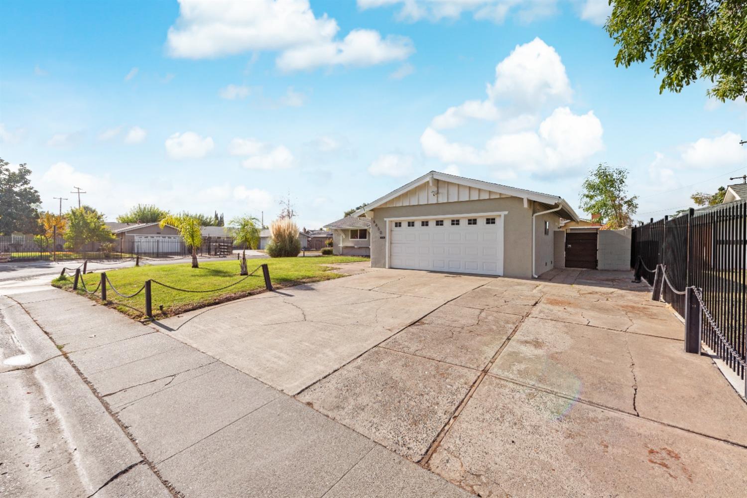 Detail Gallery Image 3 of 33 For 6650 47th St, Sacramento,  CA 95823 - 3 Beds | 2 Baths