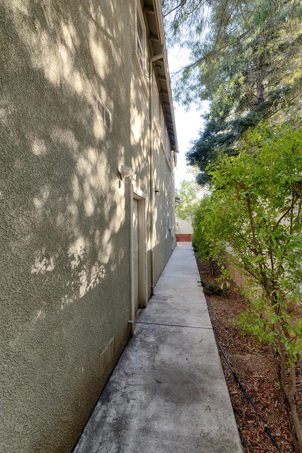 Detail Gallery Image 5 of 31 For 1400 Impressionist Loop, Roseville,  CA 95747 - 3 Beds | 2/1 Baths