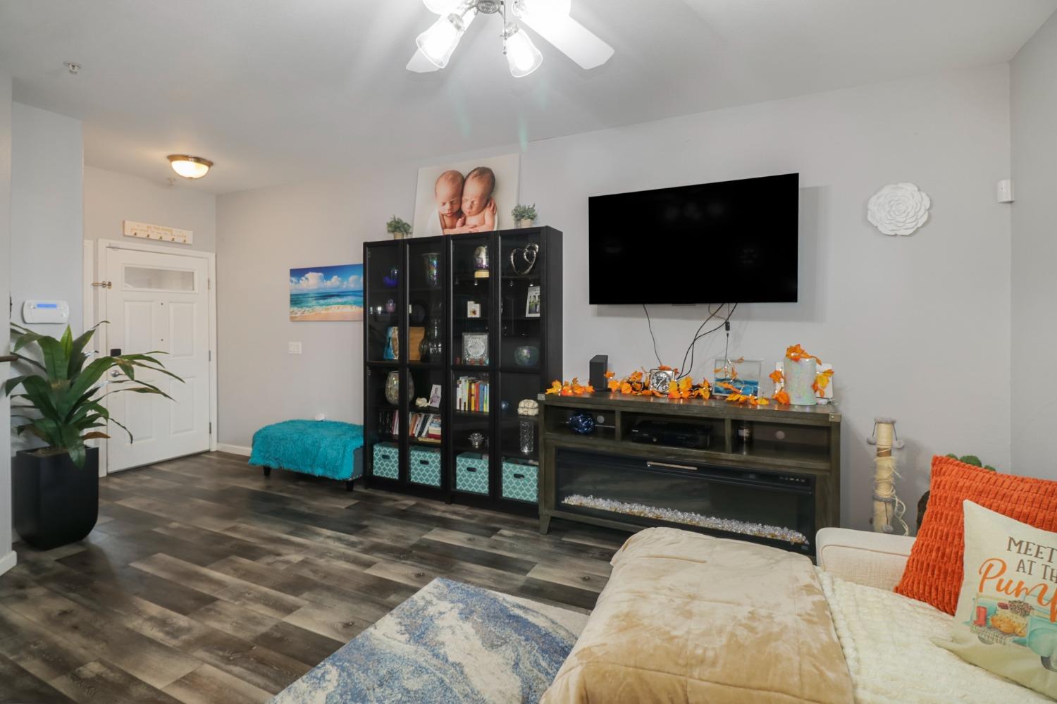 Detail Gallery Image 10 of 22 For 1900 Danbrook Dr #117,  Sacramento,  CA 95835 - 1 Beds | 1 Baths