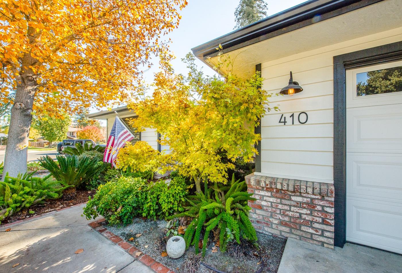 Detail Gallery Image 2 of 24 For 410 Casa Linda Dr, Woodland,  CA 95695 - 3 Beds | 2 Baths