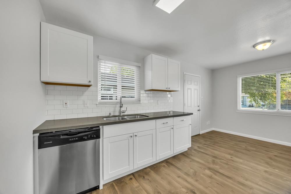 Detail Gallery Image 9 of 32 For 2309 Piercy Way, Sacramento,  CA 95838 - 2 Beds | 1 Baths