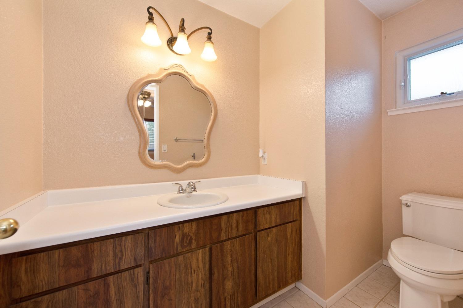 Detail Gallery Image 19 of 27 For 9677 Mardelle Way, Elk Grove,  CA 95624 - 3 Beds | 1/1 Baths