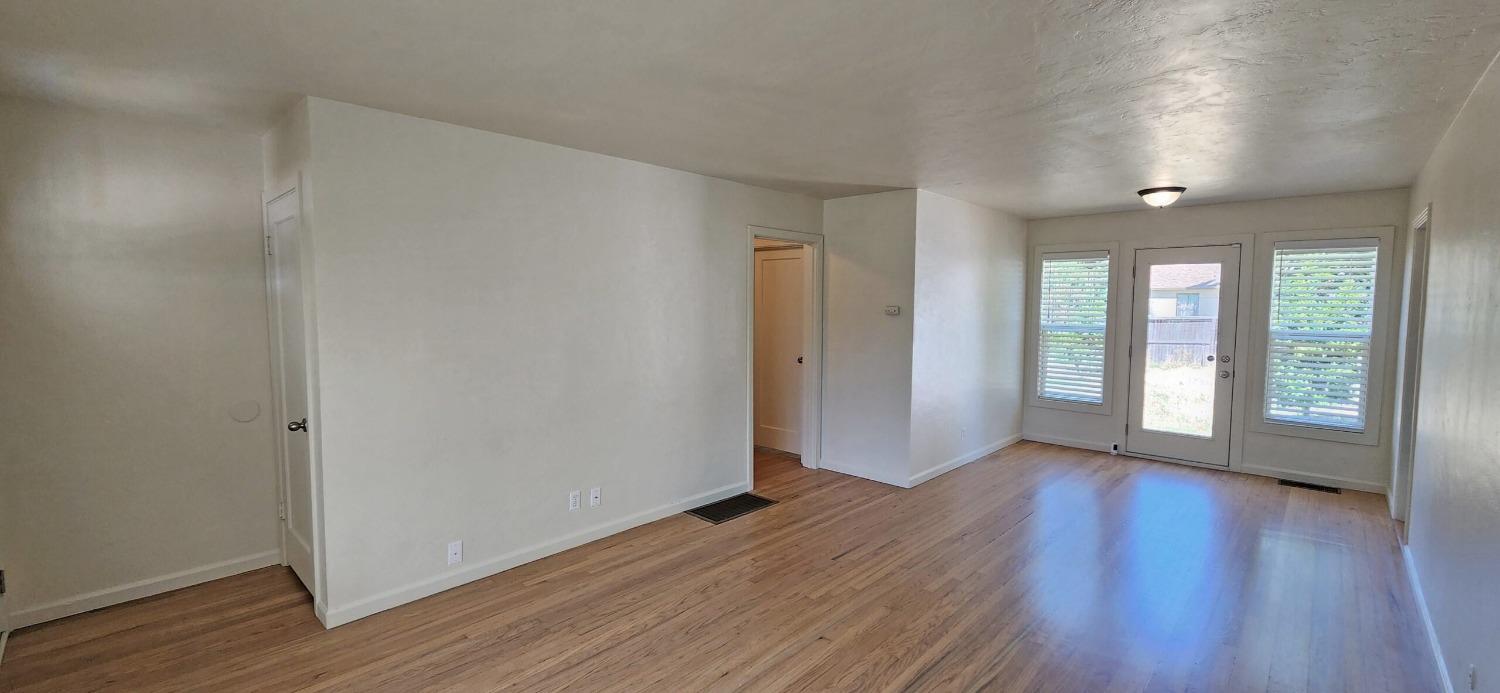 Detail Gallery Image 7 of 29 For 1012 Jefferson Blvd, West Sacramento,  CA 95691 - 2 Beds | 1 Baths