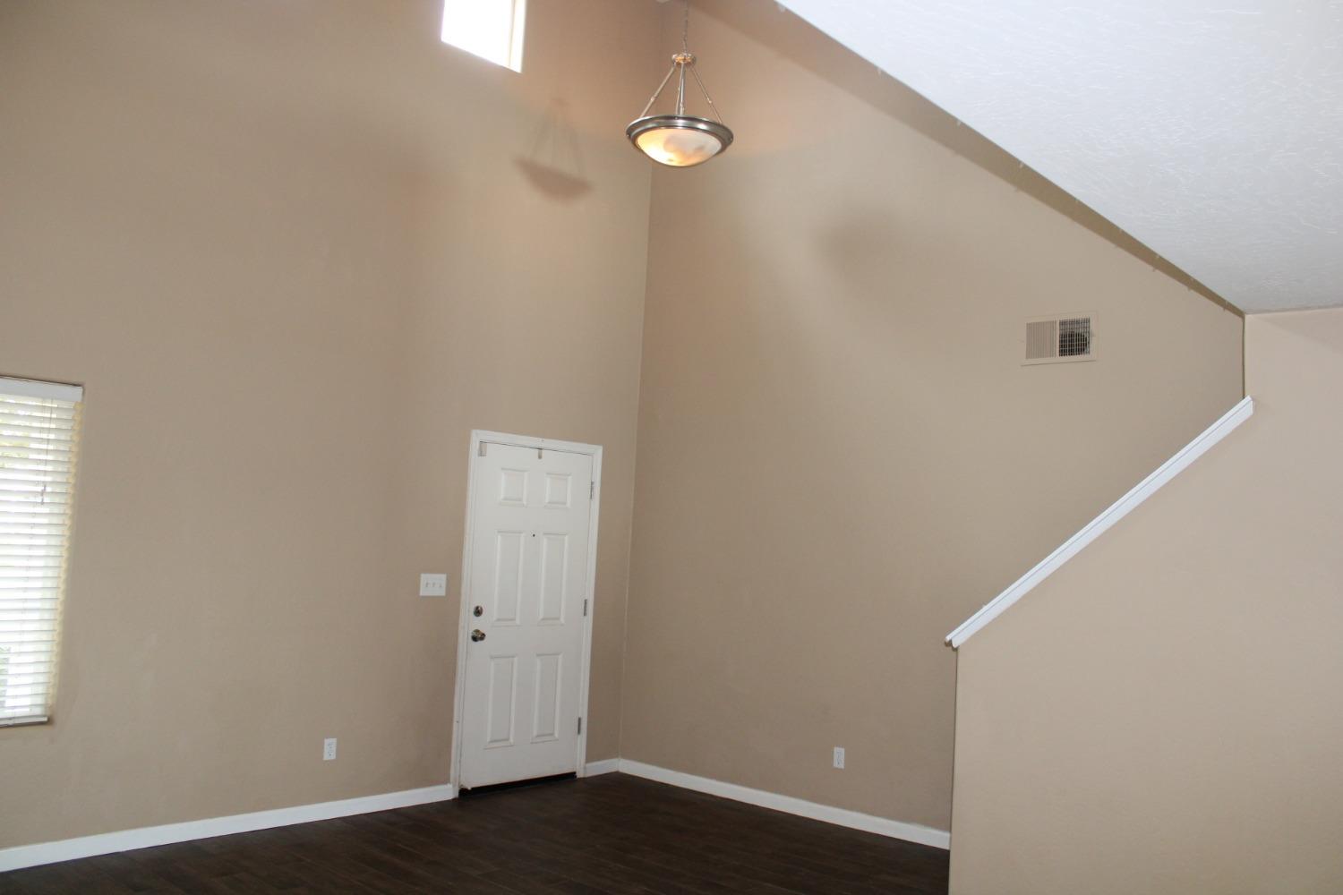 Detail Gallery Image 9 of 42 For 5801 W Dayton Ave, Fresno,  CA 93722 - 4 Beds | 2/1 Baths