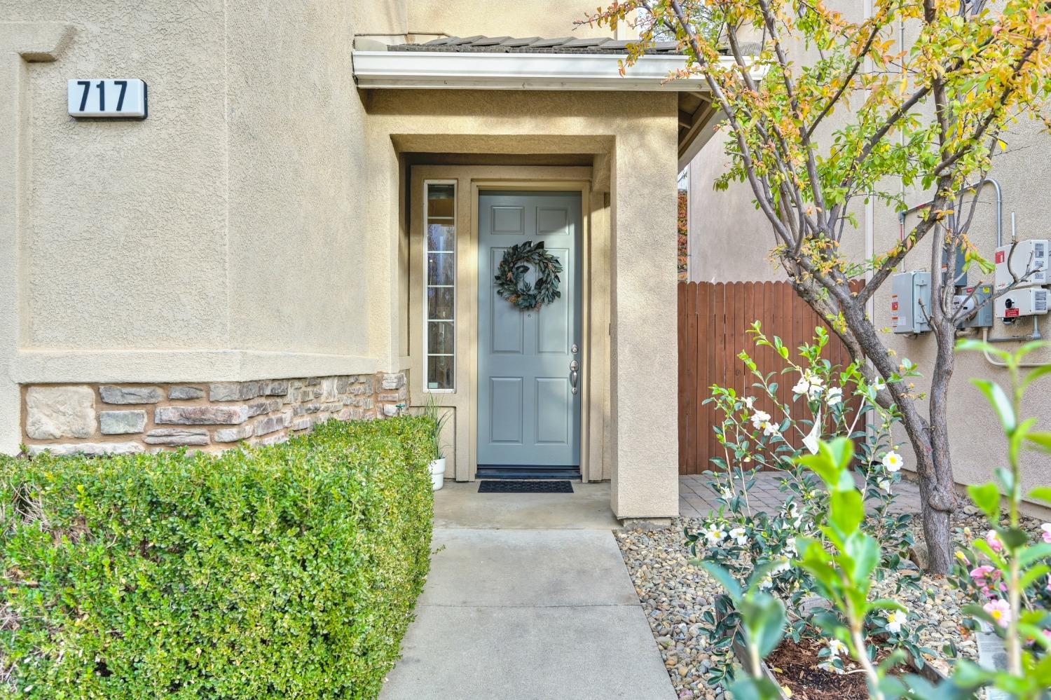 Detail Gallery Image 6 of 63 For 717 Loomis Cir, Folsom,  CA 95630 - 3 Beds | 2/1 Baths