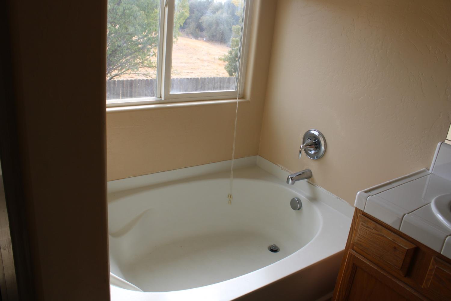 Detail Gallery Image 27 of 42 For 5801 W Dayton Ave, Fresno,  CA 93722 - 4 Beds | 2/1 Baths