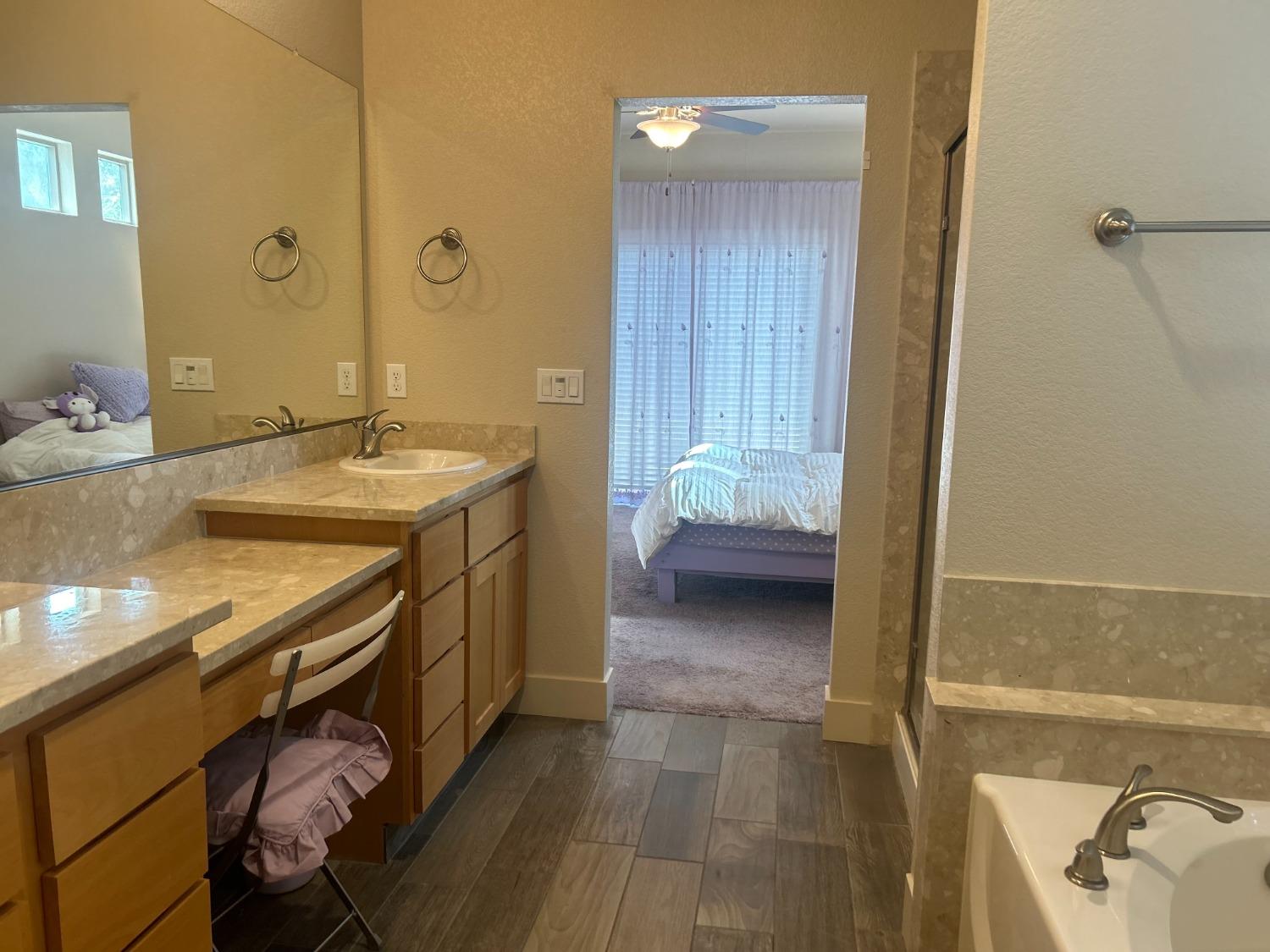 Detail Gallery Image 10 of 13 For 144 Lemon Blossom Ln, Patterson,  CA 95363 - 3 Beds | 2 Baths