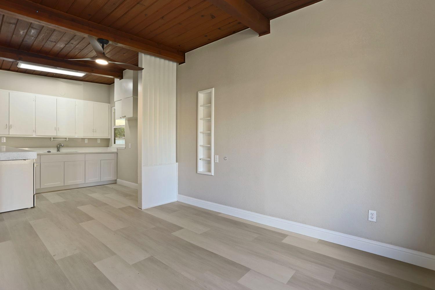 Detail Gallery Image 6 of 21 For 350 W 4th St, Stockton,  CA 95206 - 3 Beds | 1 Baths