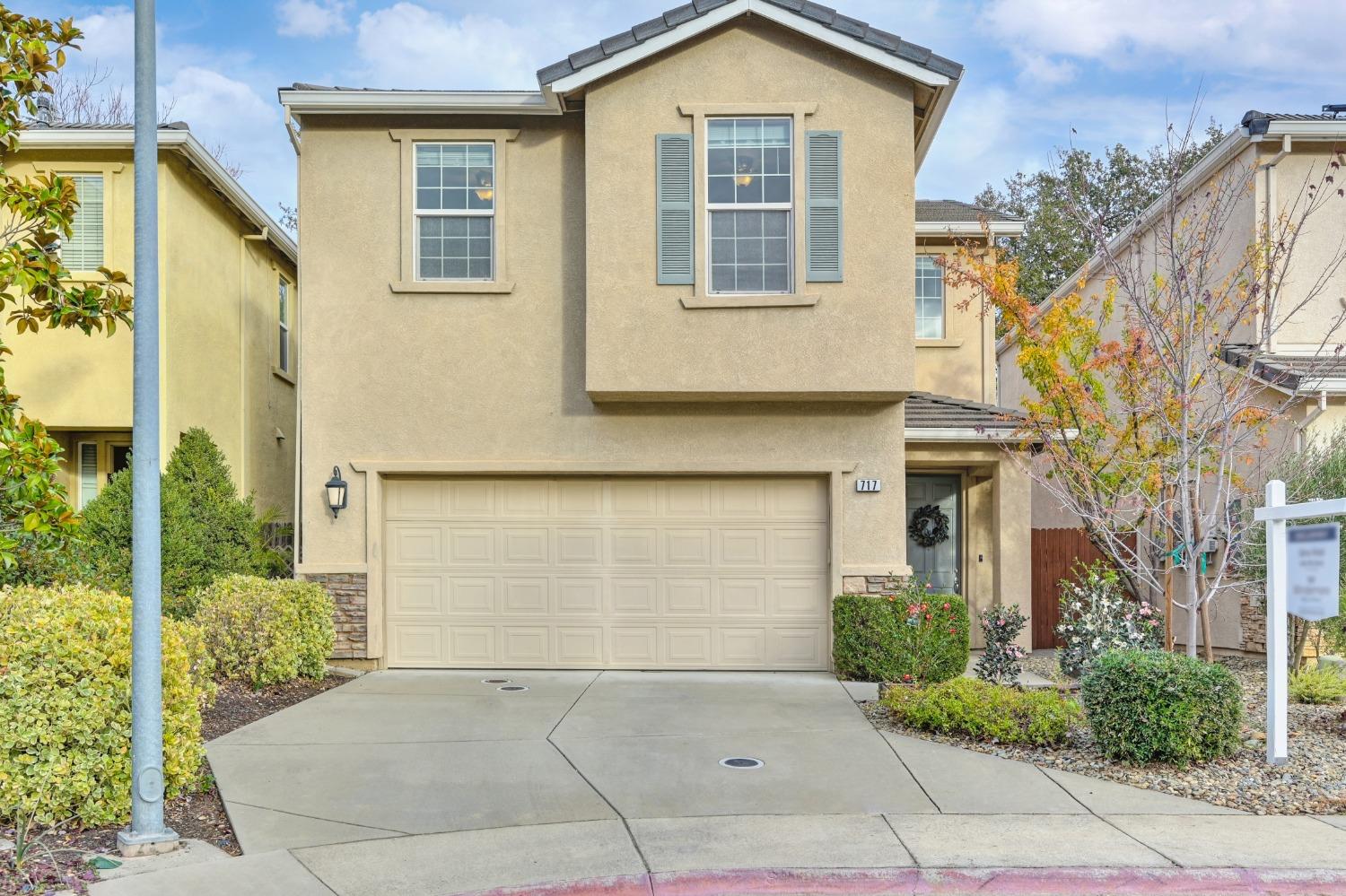 Detail Gallery Image 2 of 63 For 717 Loomis Cir, Folsom,  CA 95630 - 3 Beds | 2/1 Baths