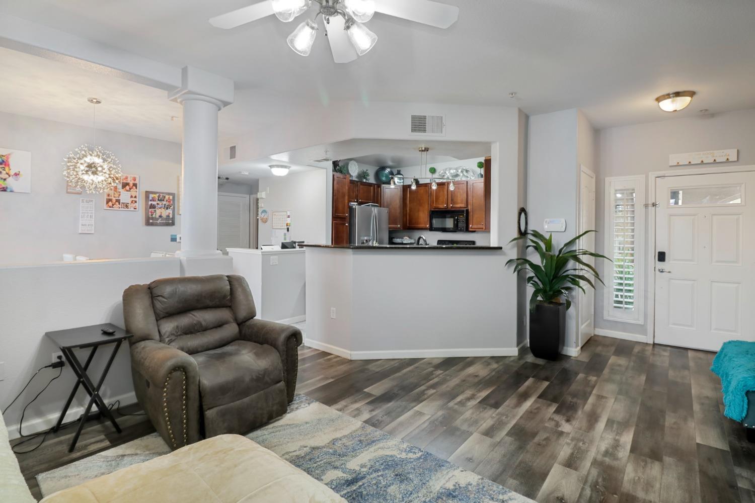 Detail Gallery Image 9 of 22 For 1900 Danbrook Dr #117,  Sacramento,  CA 95835 - 1 Beds | 1 Baths