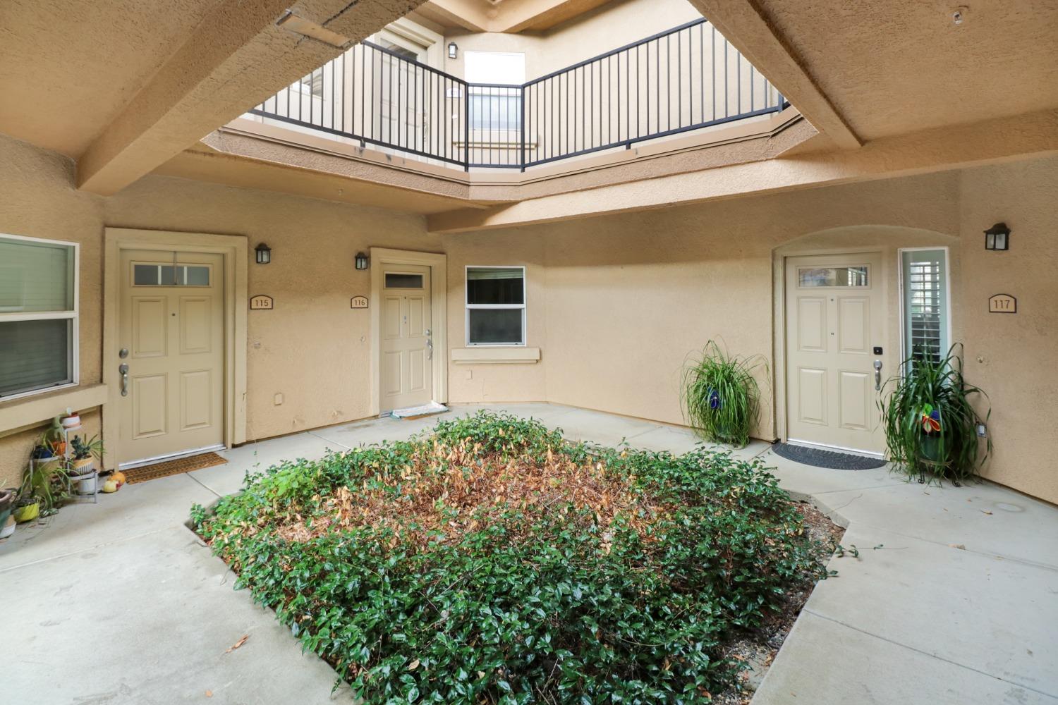 Detail Gallery Image 2 of 22 For 1900 Danbrook Dr #117,  Sacramento,  CA 95835 - 1 Beds | 1 Baths