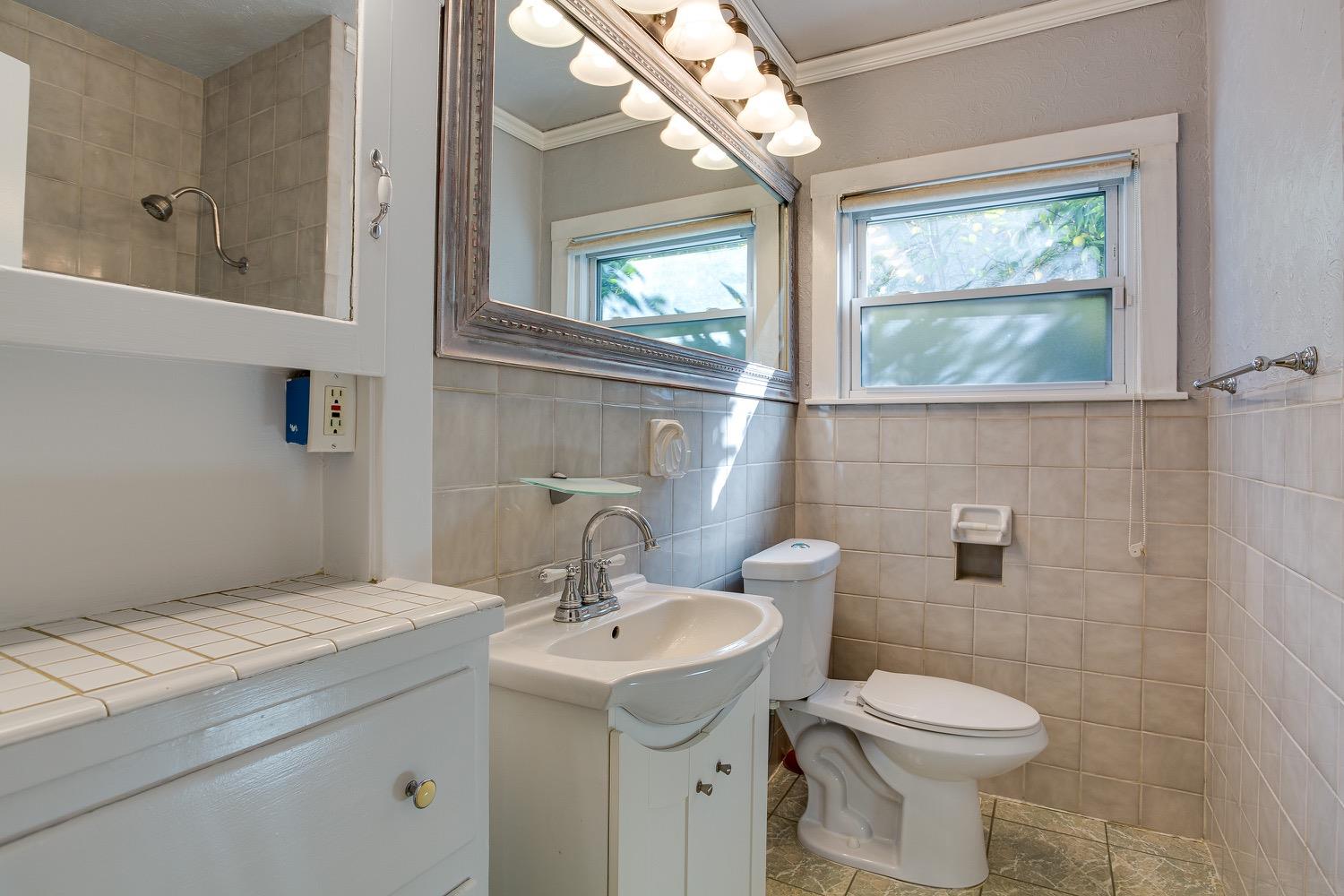 Detail Gallery Image 18 of 34 For 4124 T St, Sacramento,  CA 95819 - 2 Beds | 2 Baths