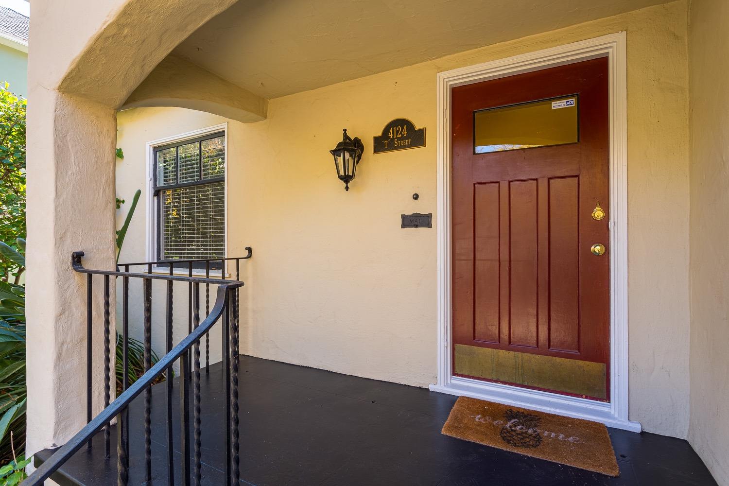 Detail Gallery Image 3 of 34 For 4124 T St, Sacramento,  CA 95819 - 2 Beds | 2 Baths