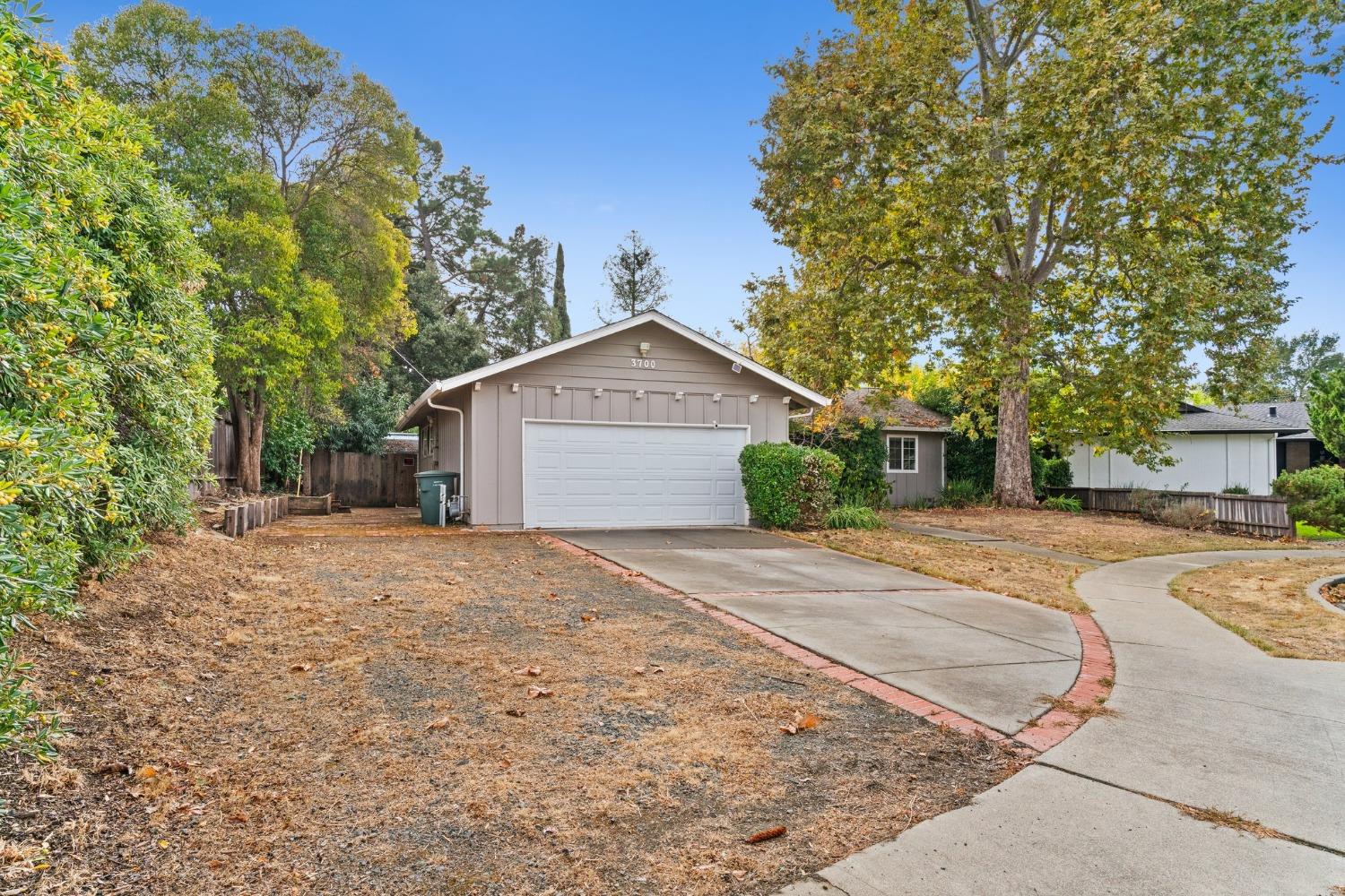 Detail Gallery Image 2 of 38 For 3700 Sheridan Ct, Concord,  CA 94518 - 4 Beds | 2/1 Baths