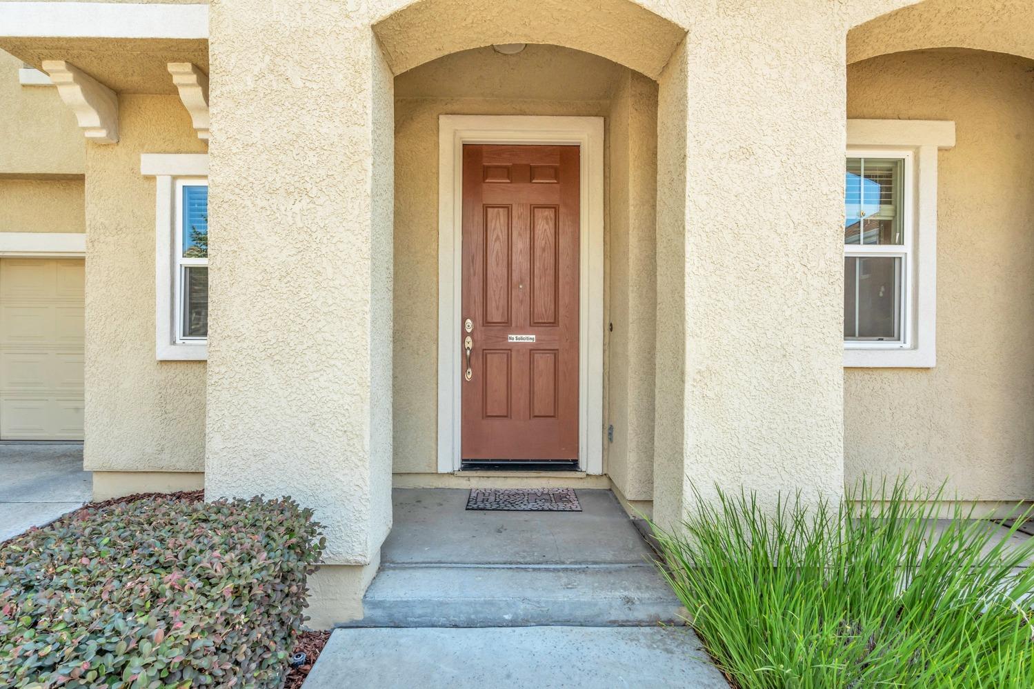 Detail Gallery Image 2 of 45 For 8879 Wheelton Rd, Elk Grove,  CA 95624 - 3 Beds | 2/1 Baths