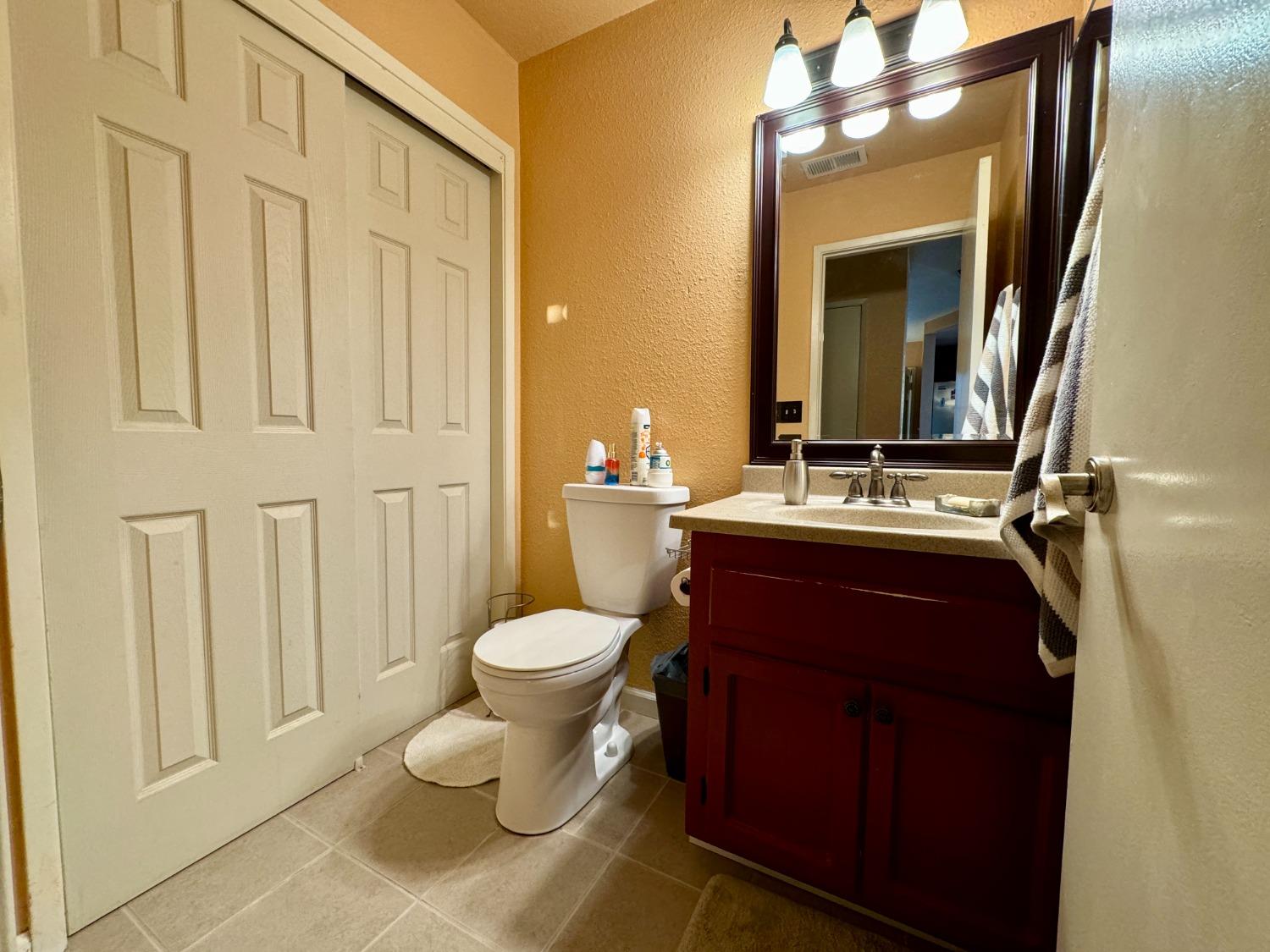 Detail Gallery Image 10 of 26 For 2112 Mount Vernon Dr #D,  Modesto,  CA 95350 - 3 Beds | 1/1 Baths