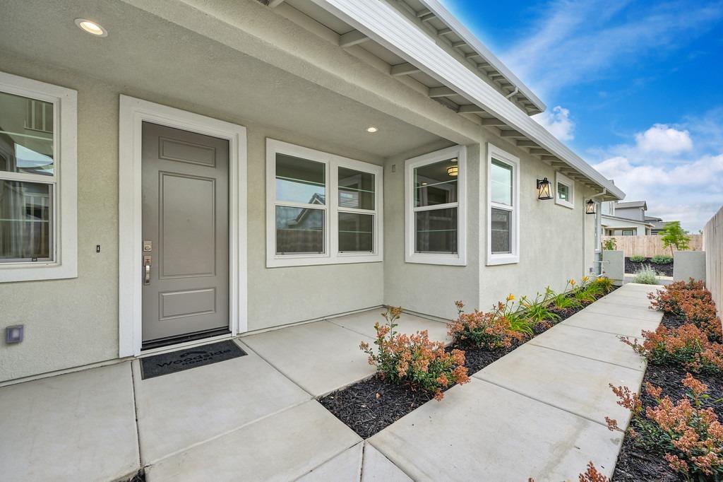 Detail Gallery Image 4 of 35 For 12769 Mission Peak Way, Rancho Cordova,  CA 95742 - 4 Beds | 3/1 Baths