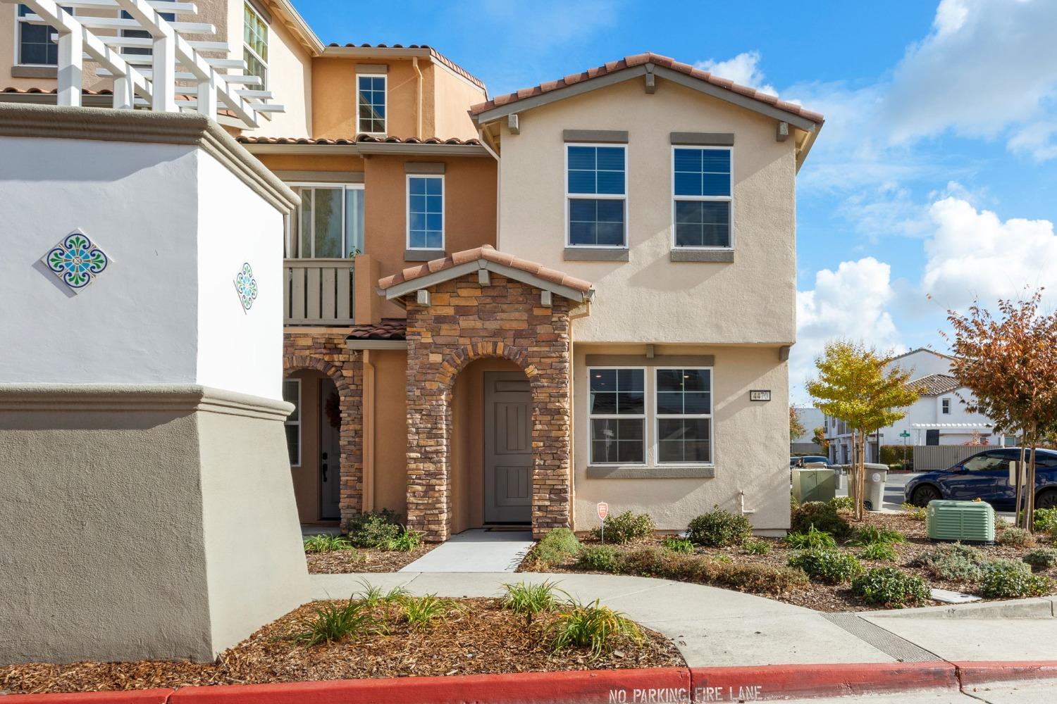 Detail Gallery Image 3 of 39 For 4470 Louvre Ln, Sacramento,  CA 95834 - 3 Beds | 2/1 Baths