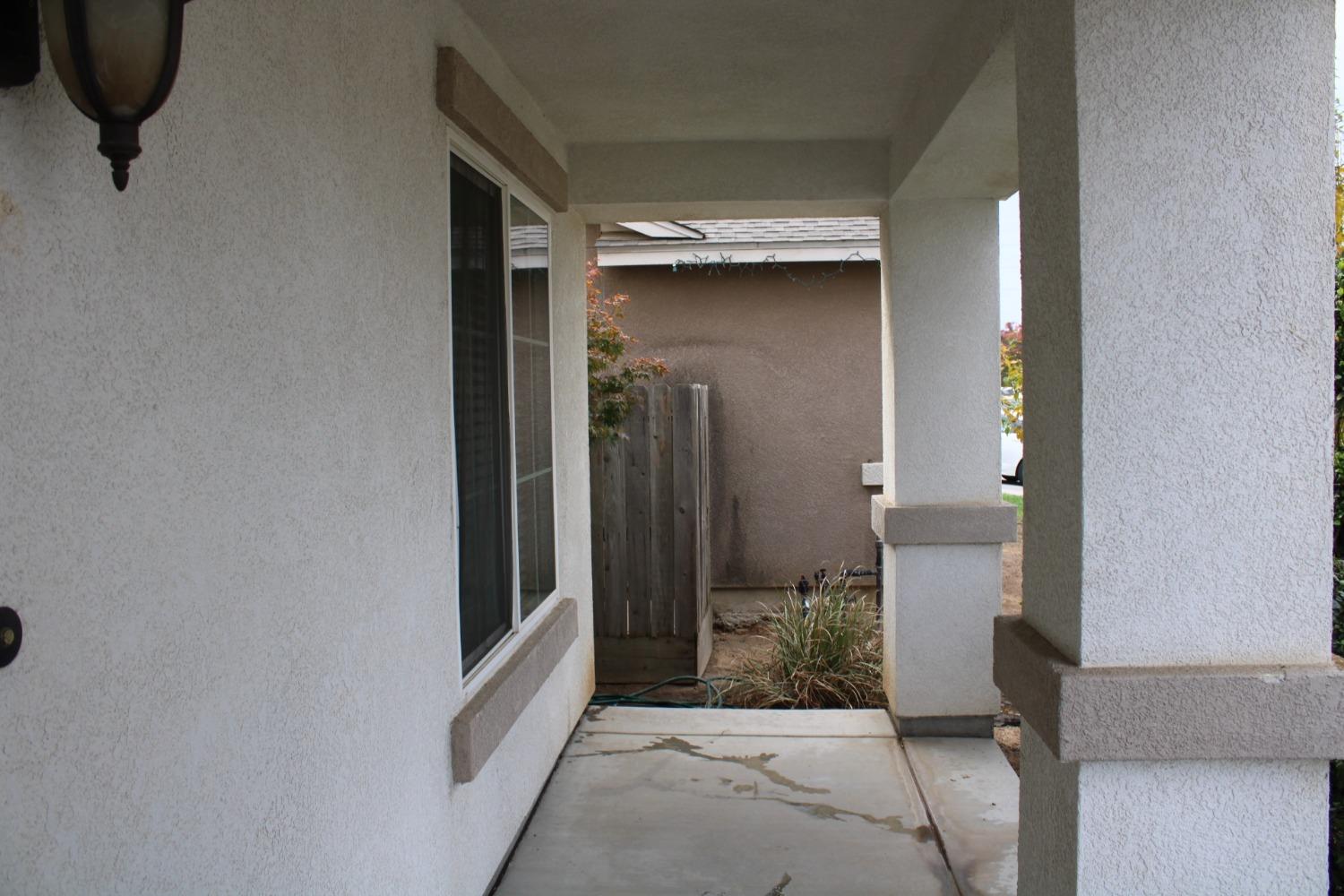 Detail Gallery Image 4 of 42 For 5801 W Dayton Ave, Fresno,  CA 93722 - 4 Beds | 2/1 Baths