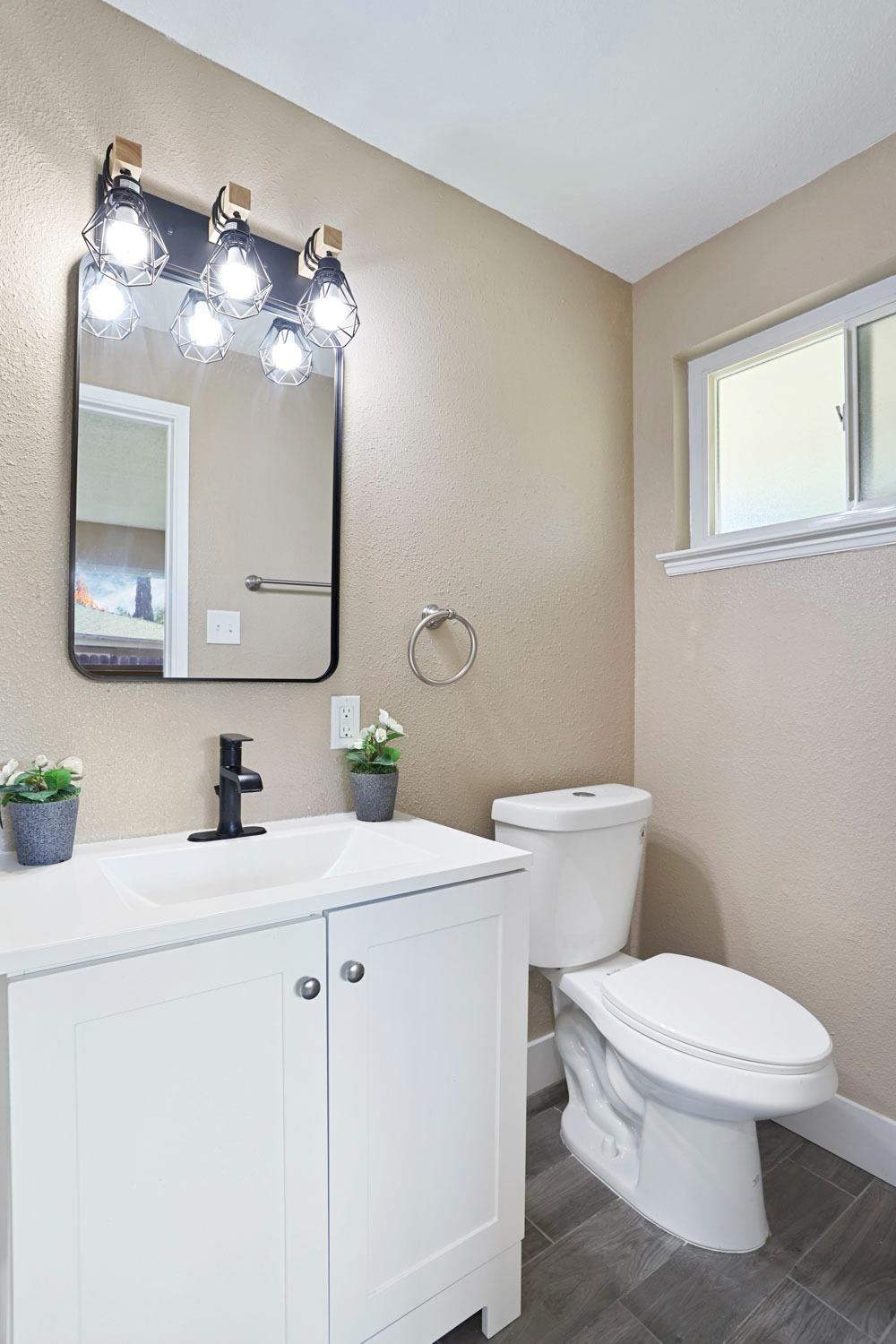 Detail Gallery Image 31 of 36 For 5701 Eastridge Dr, Sacramento,  CA 95842 - 3 Beds | 2 Baths