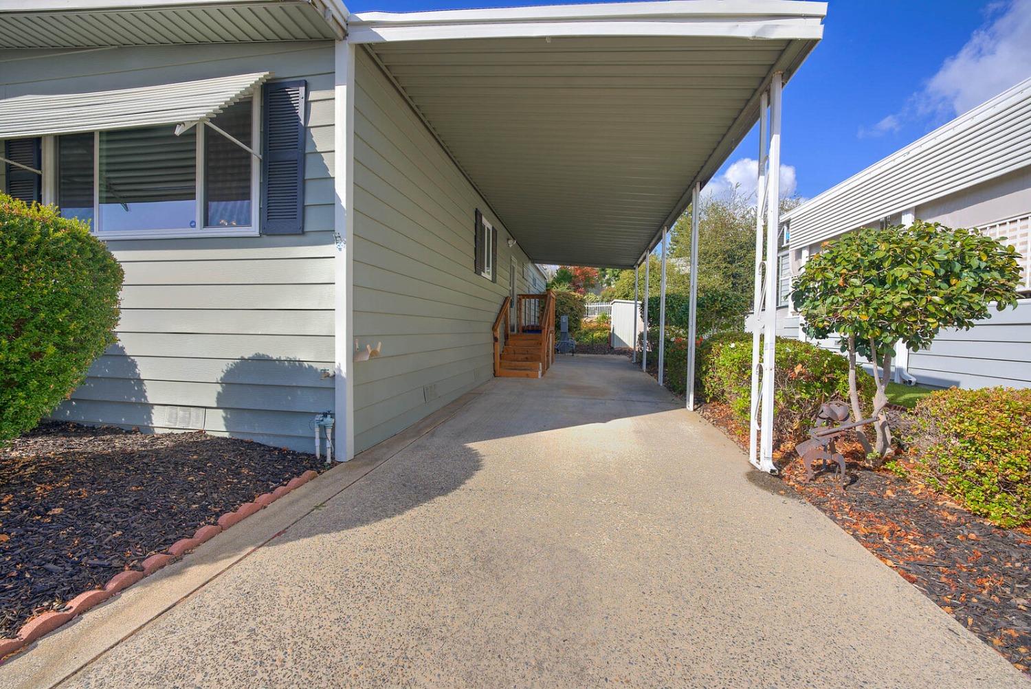 Detail Gallery Image 3 of 32 For 265 Meadowrock Way, Folsom,  CA 95630 - 2 Beds | 2 Baths