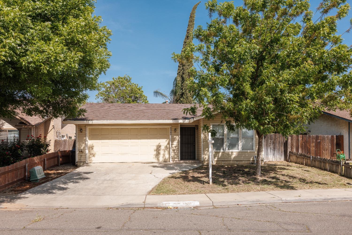 Detail Gallery Image 1 of 17 For 2240 Oxford Ave, Turlock,  CA 95382 - 3 Beds | 2 Baths