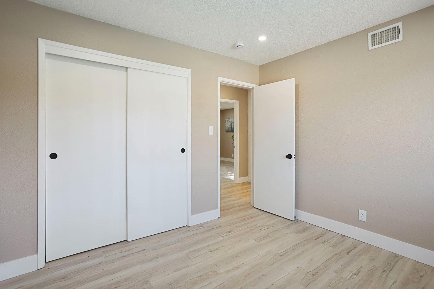 Detail Gallery Image 26 of 36 For 5701 Eastridge Dr, Sacramento,  CA 95842 - 3 Beds | 2 Baths