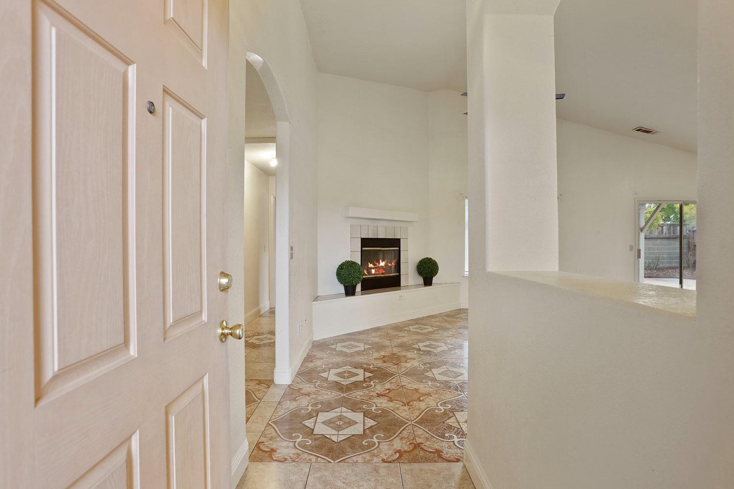 Detail Gallery Image 6 of 42 For 887 Mctucker Dr, Galt,  CA 95632 - 4 Beds | 2 Baths