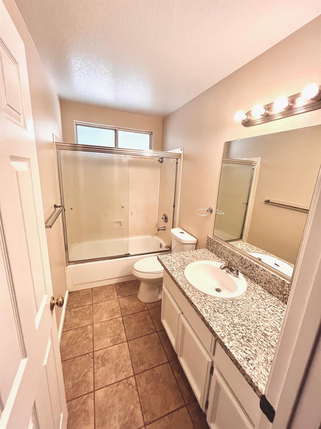 Detail Gallery Image 9 of 24 For 8420 Dartford Dr, Sacramento,  CA 95823 - 3 Beds | 2 Baths