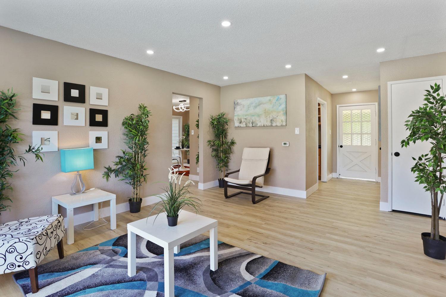 Detail Gallery Image 11 of 36 For 5701 Eastridge Dr, Sacramento,  CA 95842 - 3 Beds | 2 Baths