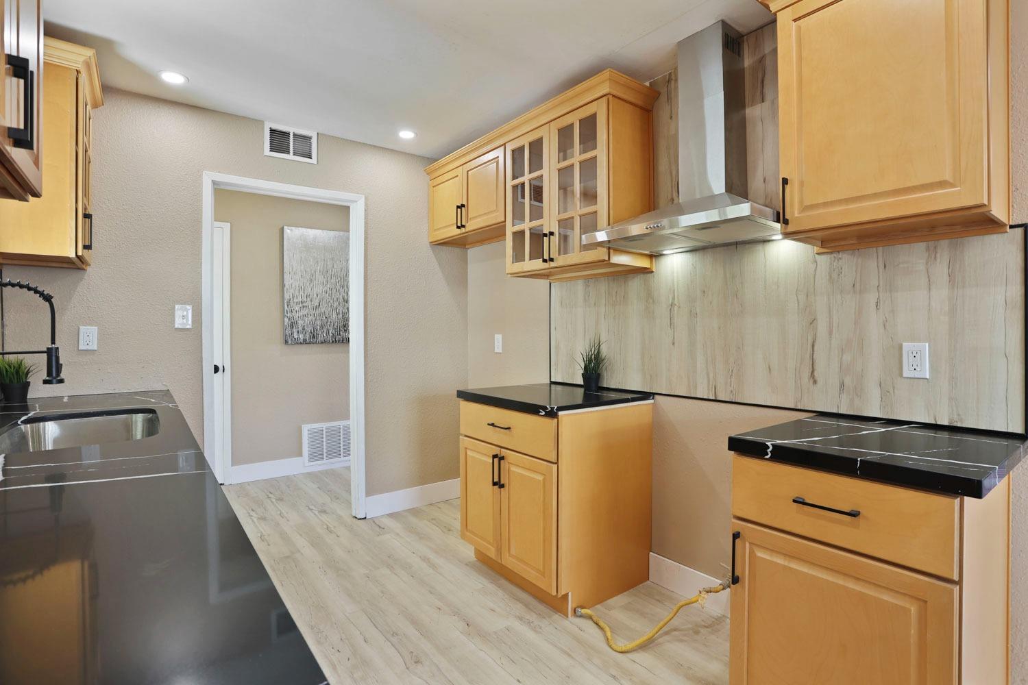 Detail Gallery Image 20 of 36 For 5701 Eastridge Dr, Sacramento,  CA 95842 - 3 Beds | 2 Baths