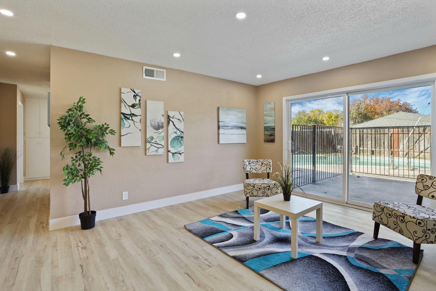 Detail Gallery Image 9 of 36 For 5701 Eastridge Dr, Sacramento,  CA 95842 - 3 Beds | 2 Baths