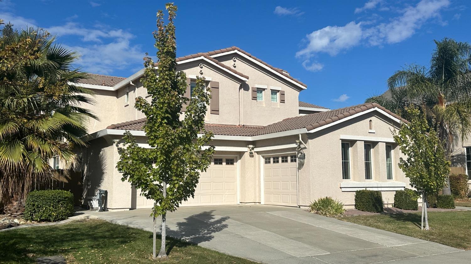 Detail Gallery Image 6 of 8 For 2519 2519 Neutra Way, Elk Grove,  CA 95758 - 5 Beds | 3/1 Baths