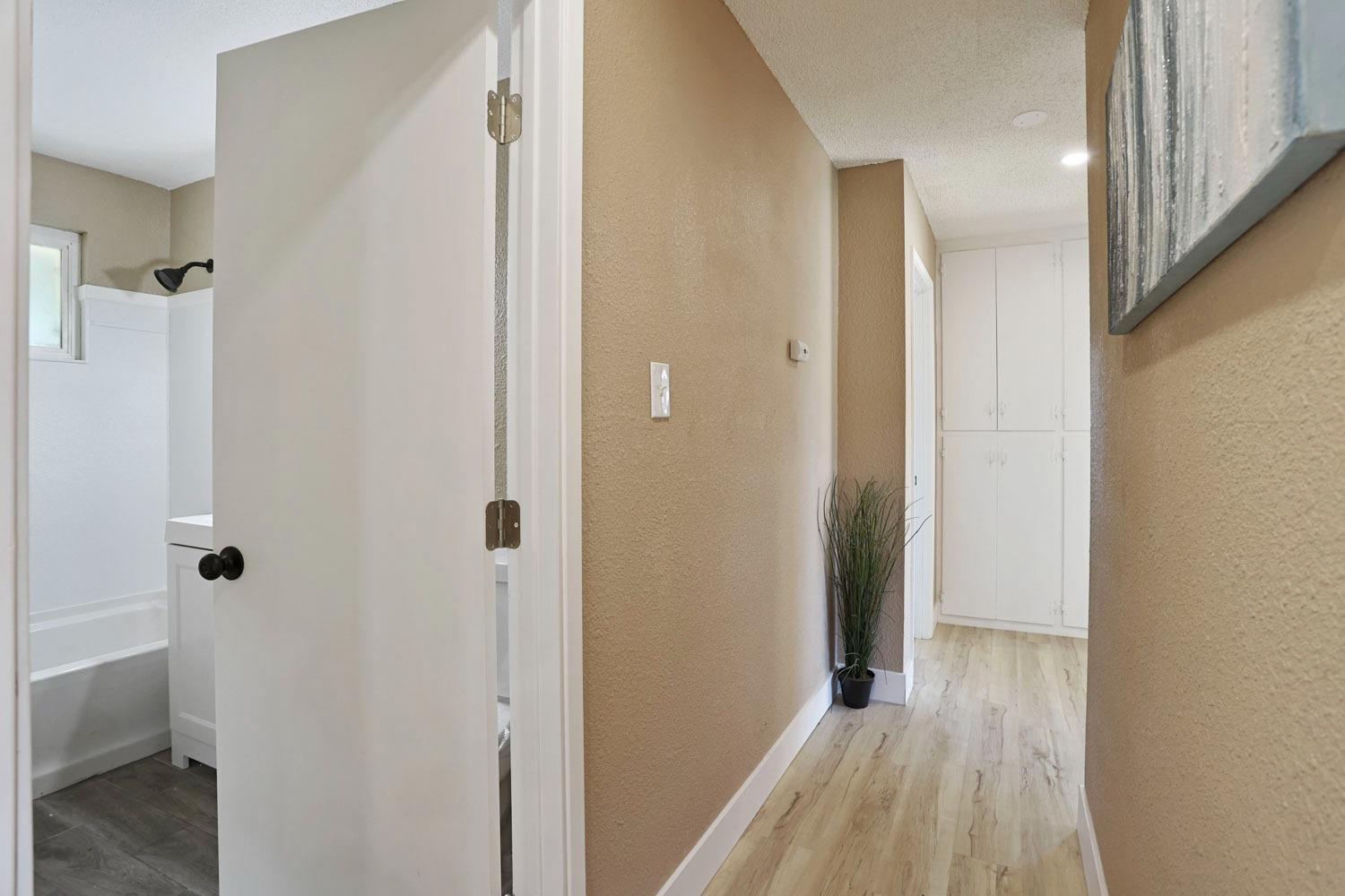 Detail Gallery Image 22 of 36 For 5701 Eastridge Dr, Sacramento,  CA 95842 - 3 Beds | 2 Baths